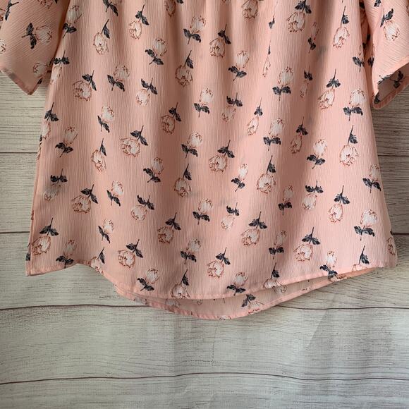 Staccato Pink Floral Short Sleeve Blouse Smocked Neckline Size Large - Picture 7 of 11